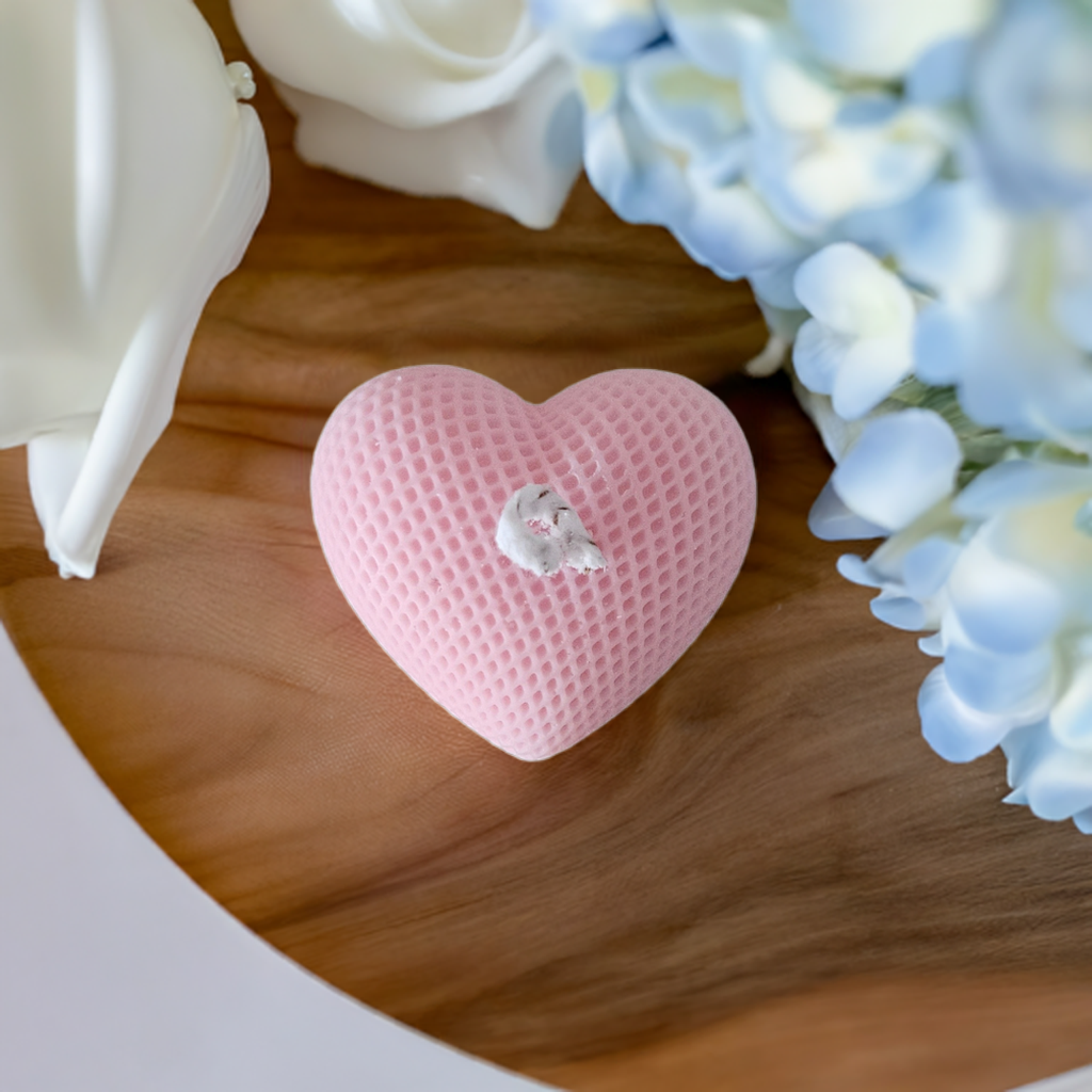 Kleine rosa Herz-Kerze aus pflanzlichem Wachs – perfekte Geschenkidee für romantische Anlässe oder Valentinstag